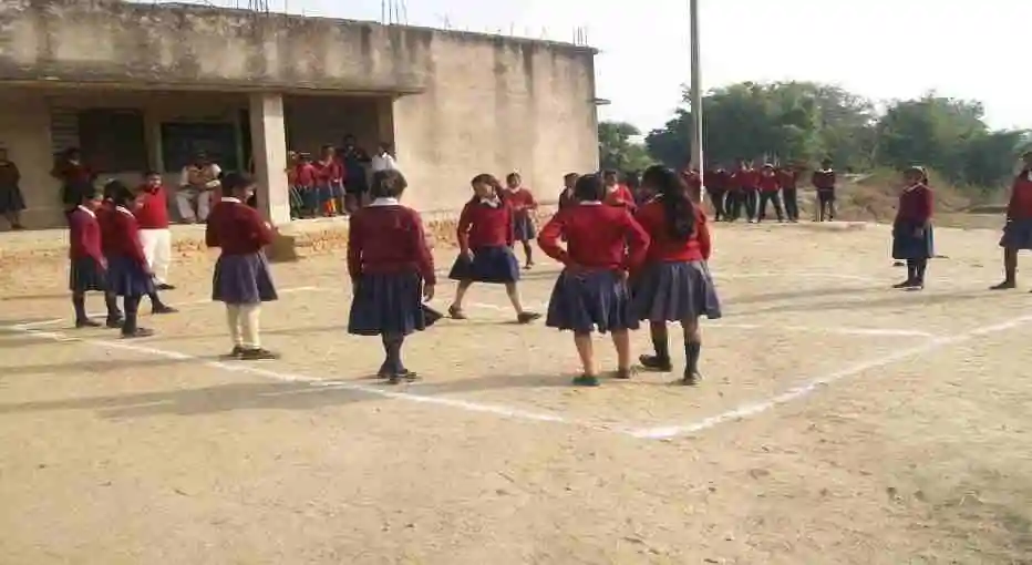 Children receiving nutritious meals at school