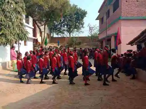 Students and teachers in interactive learning sessions